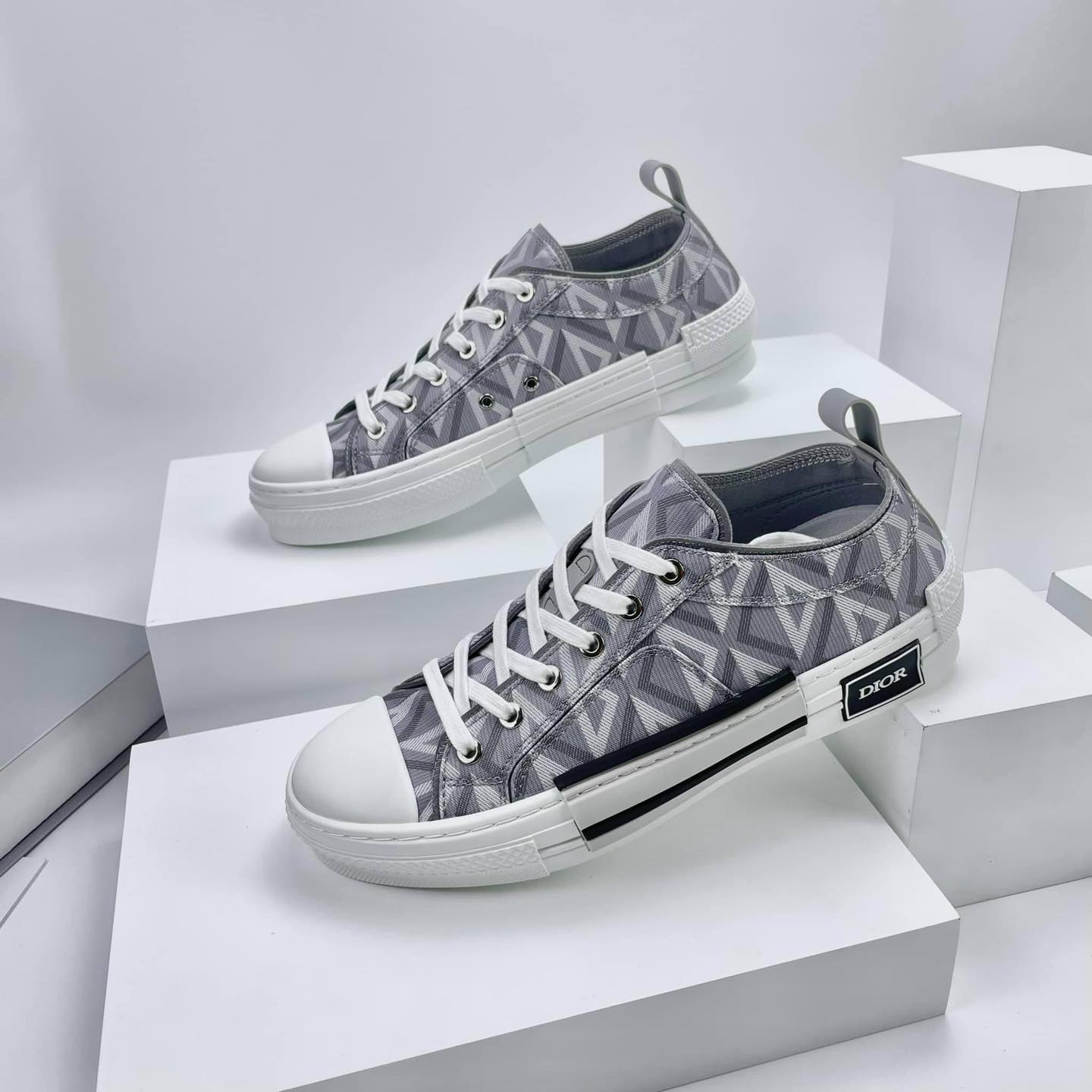 B23 LowTop Sneaker White Dior Oblique Canvas  DIOR SG
