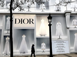 Thương hiệu Dior là biểu tượng của sự đẳng cấp, sang trọng