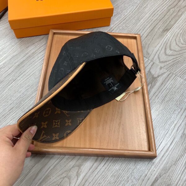 Mũ nam Louis Vuitton siêu cấp họa tiết hoa màu đen nâu