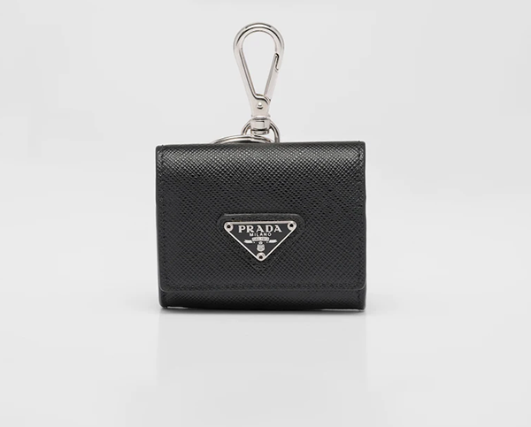 Giá ví cầm tay Prada trên website chính thức khoảng 720 - 9930$