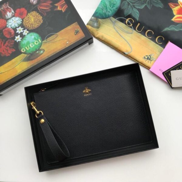 Ví Clutch Gucci Bee like au Plaque Leather Pouch họa tiết ong