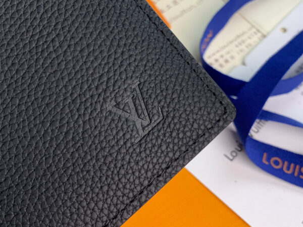 Ví nam Louis Vuitton Multiple Wallet Taurillon siêu cấp Logo chìm màu đen
