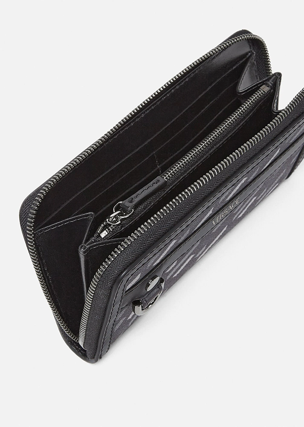 Tại sao ví Versace nam có giá thành đắt đỏ 