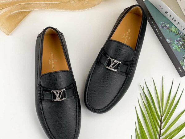 Giày lười Louis Vuitton like au Hockenheim Moccasin da taiga màu đen