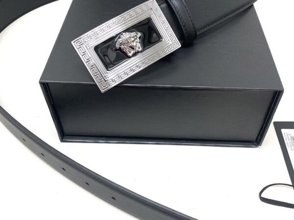 Thắt lưng Versace siêu cấp họa tiết viền hoa văn khóa vuông màu trắng