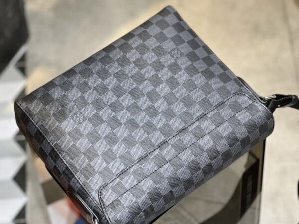 Túi đeo chéo Louis Vuitton like au họa tiết caro đen