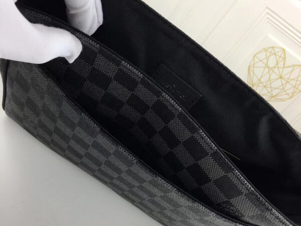 Túi đeo chéo LV siêu cấp họa tiết caro đen