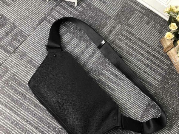 Túi đeo chéo LV siêu cấp Takeoff Sling Bag Black