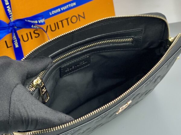 Ví cầm tay Louis Vuitton siêu cấp họa tiết logo dập chìm