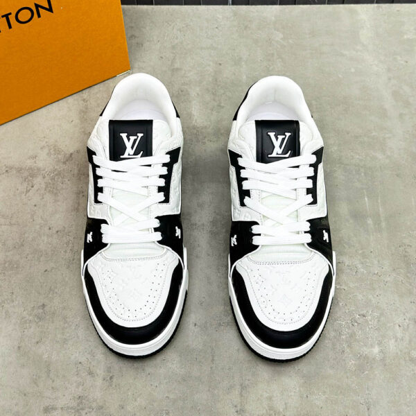 Giày Louis Vuitton like au LV Traines Monogram gót chữ đen