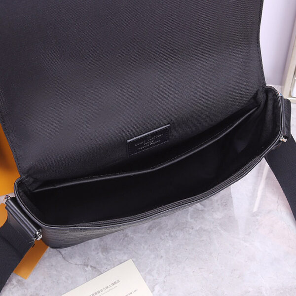 Túi đeo chéo Louis Vuitton siêu cấp caro dập chìm