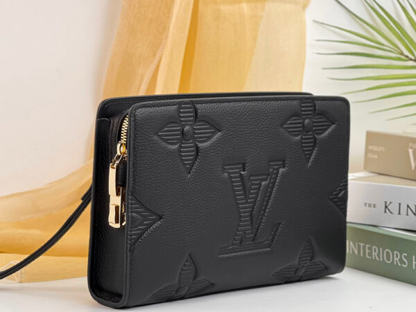 Ví Clutch Louis Vuitton siêu cấp khóa số họa tiết logo chìm