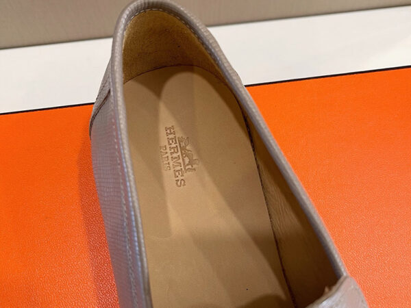Giày lười Hermes Monterey Loafer da taiga khóa lệch màu beige