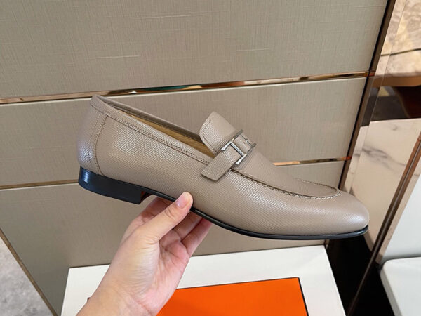 Giày lười Hermes Monterey Loafer da taiga khóa lệch màu beige