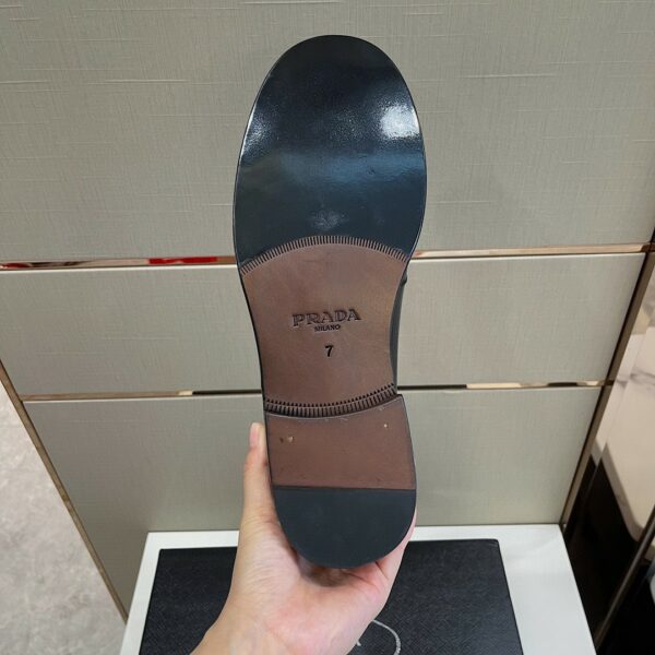 Giày lười Prada Brushed Leather Loafers da bóng logo tam giác