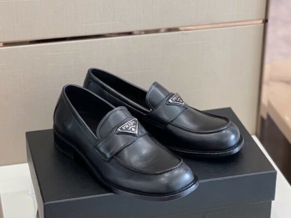 Giày lười Prada Chocolate Brushed Leather Loafers siêu cấp màu đen