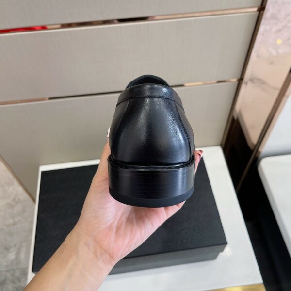 Giày lười Prada Chocolate Brushed Leather Loafers siêu cấp màu đen