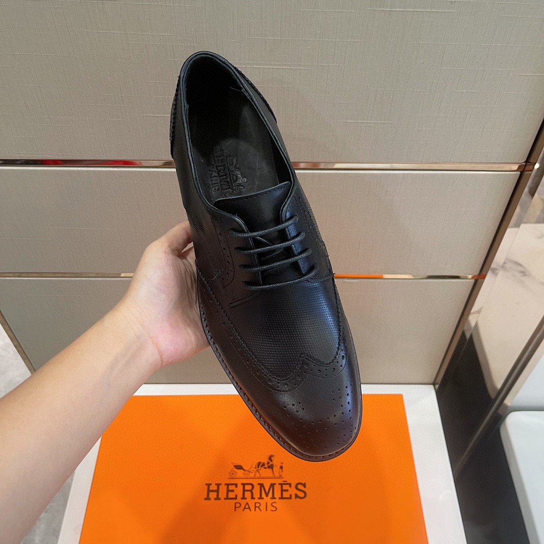 Giày tây Hermes like au họa tiết hoa văn màu đen
