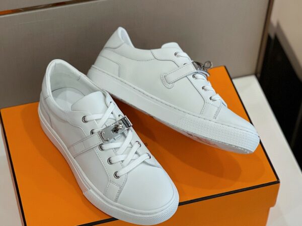Giày thể thao Hermes like au Day Sneaker khóa móc tròn màu trắng